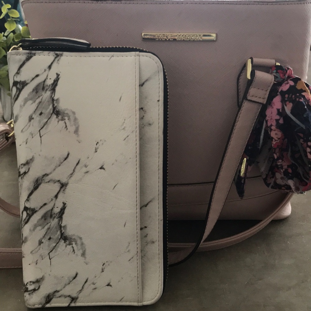 Purse and wallet together.